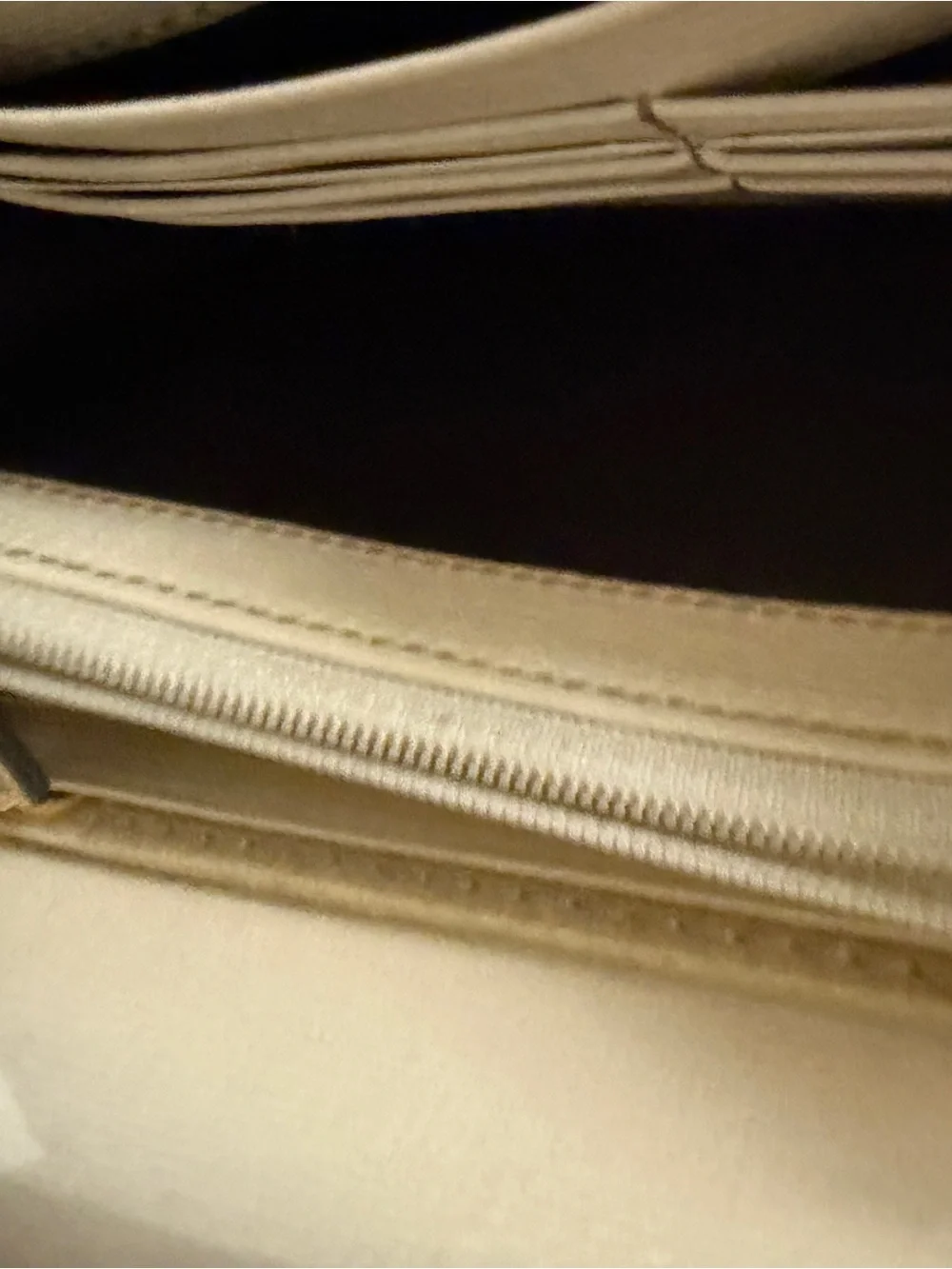 Gucci Cream Leather Wallet with Gold Hardware COA and attachable unbranded chain